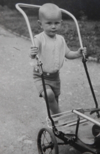 Young Ondřej Čapek with a barrow, 1951