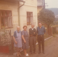 Nejdek, August 21, 1968, from left: mother of the witness, wife of her deceased brother, father and cousin of Zdeňka Fučíková