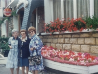 Zdeňka Fučíková (left) with her sisters Božena and Helena in her hometown Oissel, 1997