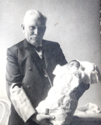 Jakub Berchtold with his grandson Zdeněk, 1932