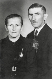 Photograph of mother and father - Anna and Adolf Koreny, taken on the wedding day of a relative, probably in 1943