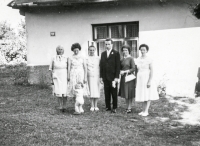 At my brother's wedding, my parents were no longer alive at the time. From left: father's sister Anna Mazurová, Libuše Hánová with her two-year-old daughter Svatava, sister Vlastimila Honová, brother Adolf Kořený, Jarmila Chovancová, sister Marie Říčná. Photographs in front of the last house in the Faustmans' garden, where she lived after the war before moving to Hradec nad Moravicí, early 1960s