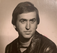 Milan Vlček in a passport photo as an employee of the IFF UK, 1980s