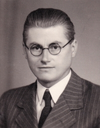 Vera Vackova's father