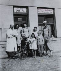 The family and people who helped out at the bakery in front of the shop, 1940. From left: Alois Dostál, Marie Dostálová, son Josef, Marie Vokřálová, daughter Marie, Bohuslav Prošek Jr., son Alois, Bohuslav Prošek Sr.
