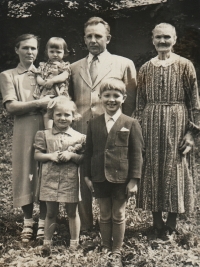 The Stehlík family with Alžběta Pospíšilová in 1955