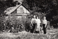 The family house in Štěpánovka in Volhynia in 1977