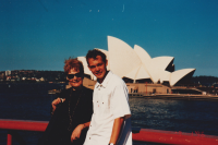 Petr Kulhánek with mother in Australia in 1996