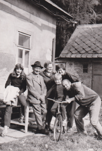 Petr Kulhánek (in the centre on his bike) with his family