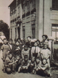 Věra Vacková with her pupils