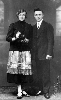 Marie and Pavel Čecháček. Marie was aunt of Karel Matuška. Pavel died in the Wehrmacht in Russia