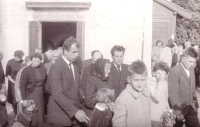 Front left: Miloš Siblík, Karla Trčková, Zdeněk Siblík, Alena Trčková, Petr Trčka, Růžena Trčková, František Trčka; behind him, Karolina and Jaroslava Trčková during Petr Trčka's funeral in front of the Holy Trinity Church, 5 July 1965