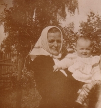 Růžena Trčková with little Karla in Třebsko, 1955