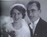 Gretl and Edmund Waldstein, wedding photo, 1935