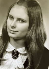 Máří Magdalena Hajšmanová in her graduation photo, 1971