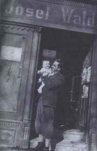 Helen Waldstein with her father, 1937