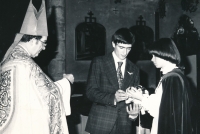 Wedding photo of Erika, née Poláková, and Jan Pfeiffer, St. Vojtěch Church in Prague, 19 November 1979