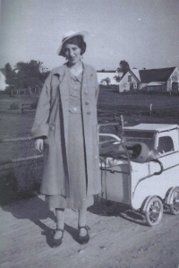 Helen Waldstein in a pram with her mother, 1936