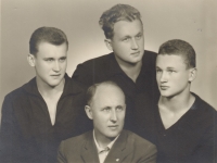 Jaroslav Hamberger (left) with his father and brothers