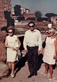 Dad Vladimír Tosek with his sister Helena Tosková (Mašková), who was in emigration since 1948