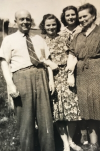 With parents and sister, 1944