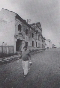 Photo from the book Workshop '88 Aš. Photo: Miroslav Hucek, Workers' House,  from the Aš series