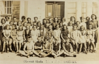 Elementary school in Teplá, Marta Ležáková fifth from the right, top row