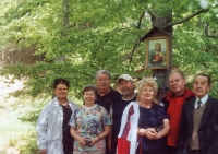 Meeting in May 2006 in Bukovina. Ludmila Kuzníková, Rostislava Raidová, Jan Kuzník, Václav Kuzník, Jarmila Vajdová, Josef Vajda and Robert Kuzník