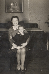 Mother Anna Soudková with her daughter Rostislava Raidová in the flat in Ostrava - Hulváky sometime between 1943-1944