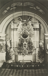 Interior of the church in Hradec (later renamed Hradec nad Moravicí) from the period before the World War II. Photo on postcard, 'portrait' format