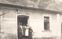 A view of  maternal grandfather´s, Jakub Fajka's, butcher shop on (today's) Podolská Street. According to the caption on the photo, the persons from the left are: 1. unknown person, 2. Františka Fajková, 3. Paulina - Jakub Fajka's sister, 4. Jakub Fajka's son František, 5. Photos from the 1920s - 1930s