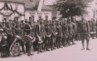 Alois Jirasek's 30th Infantry Regiment in Vysoké Mýto during TGM's visit in summer 1929, Jan Weisz marked with a cross