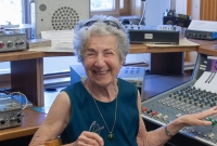 Helen Wilkes Waldstein in 2024 in the studio of Czech Radio Pilsen