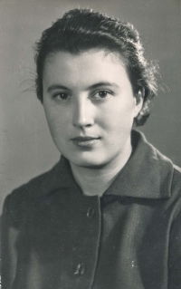 Spouse Dina Ivanovna Muratova (Ur. Kulik), Kiev, 1957.