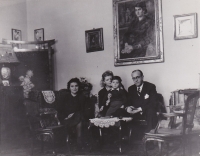 Ludmila Stáňová, opera singer Slávka Procházková with small Antonín and his fahter Vojtěch Stáně (Wien 1947?)