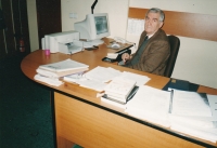 Yuriy Storozhynskyi in his office at the Elektron plant, early 2000s