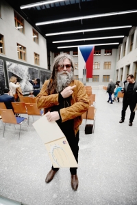 Kamil Krůta during receiving the certificate for the participant of the Third Resistance, 2023