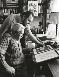 Alois Volkman with Jaroslav Seifert over the Nobel Prize, 1984