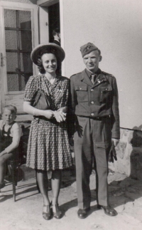 Parents of Milena Markusová in Sezimovo Usti, 1947