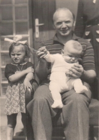 Milena Markusová with her brother and father in Sezimovo Usti, 1952