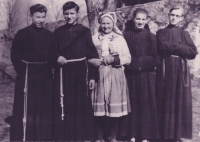 Hájek u Prahy, r.1949, 4 students Franciscan college, from left Jiří Prachař, Josef Prášek with her mother, Jan Jurčák a František Kostelanský