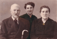 Granfather Leon, aunt Helena, and grandmother Pavlina. A photo taken on the occasion of the aunt's visit to Brody, 1950s