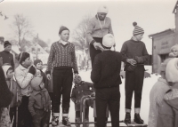 A film from the 1960s, when K. Pfeiffer (pictured with his back to the photographer) organized dozens of sports events for young people.