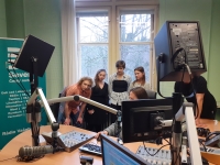 The team from Vinařská Primary School is preparing an audio report in ČRo Sever, February 2024