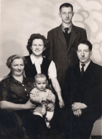 Family photo. Seated on the left: Barbara Hable (mother), Rudolf Hable, Hilda Hable (sister), Johann Hable (father). Standing: brother of Rudolf Hable, around 1949