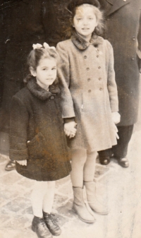 Jana Kautská with her younger sister Emina, 1947