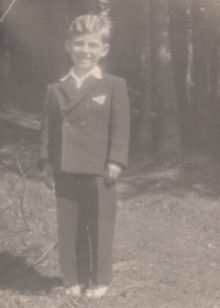 Little Bohuslav Šír in a tailor-made suit in 1949