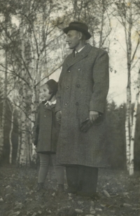 Alena Jandová with her father, 1940s