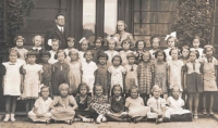 First class of the general school; Eva Freyová top row, second from the right (with a big white bow); Božena Skálová first row of standing pupils, second from the right