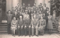 Septima of the gymnasium in Litomysl, school year 1948/1949; Božena Skálová first row of standing students, second from the right; Eva Freyová the same, third from the left